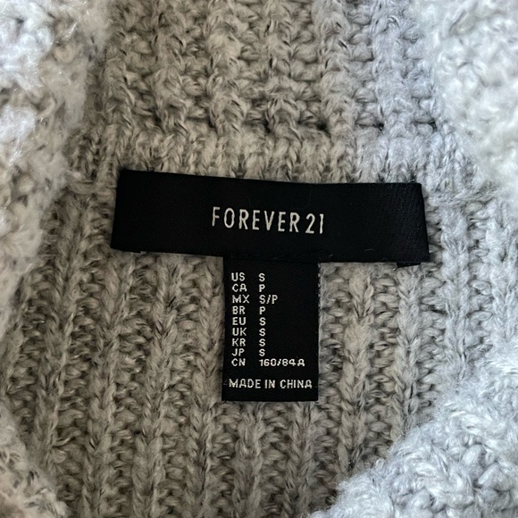 Forever21 Small Gray Women’s cowl / turtleneck Knit Sweater - Picture 4 of 5